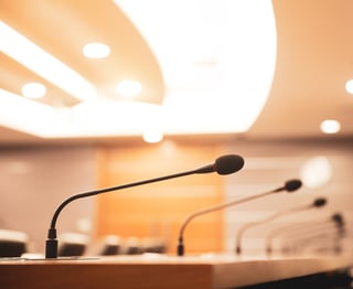 close-up-conference-microphone-meeting-table-1